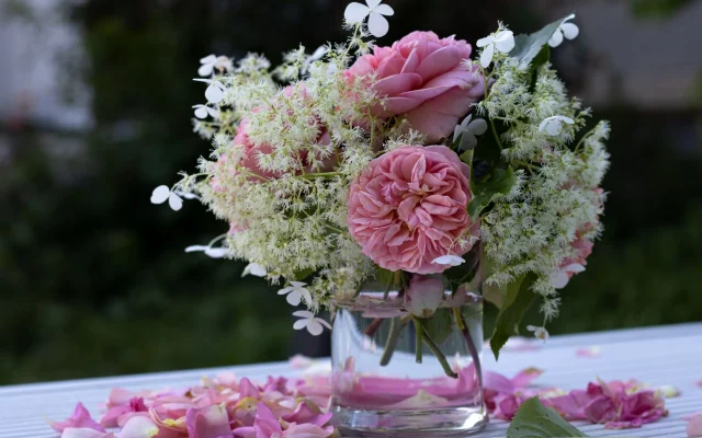 Le langage des fleurs : symboliques, origines et floraisons réelles en France